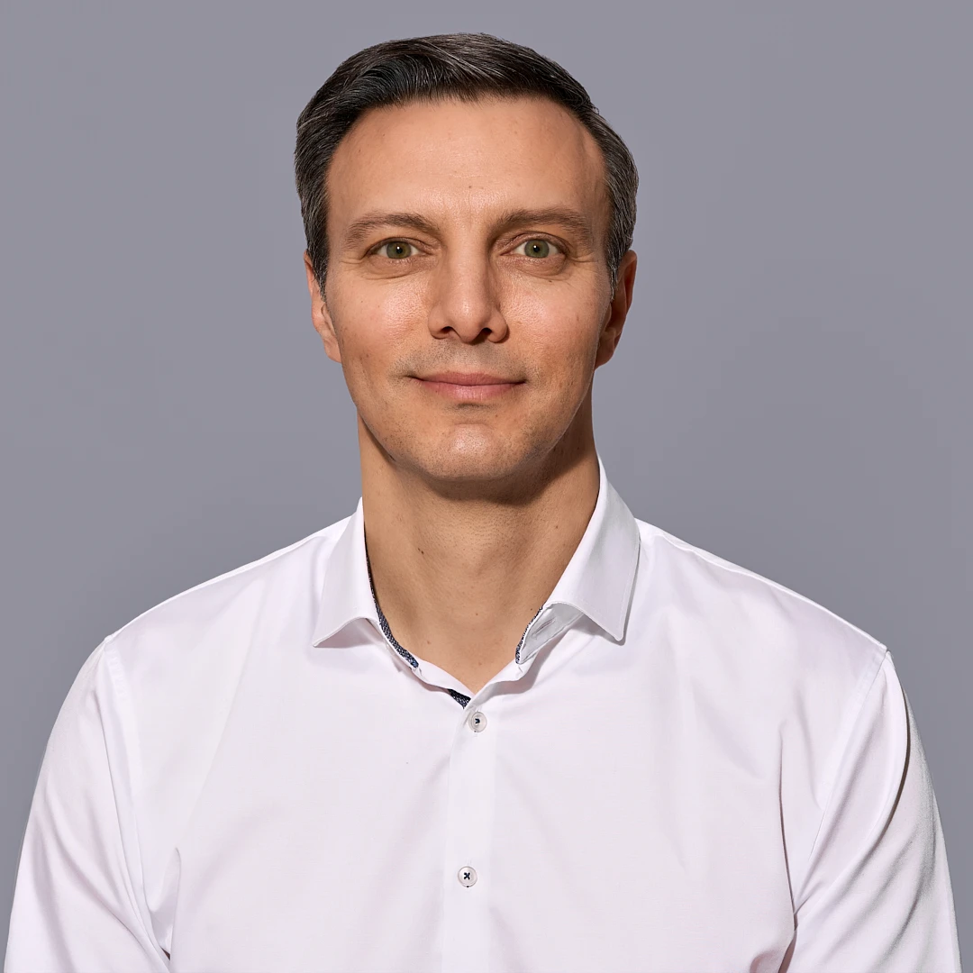 Dr. med. Elias Lemonas, Facharzt für Neurochirurgie, für persönliche Beratung in der RKM 740 Wirbelsäulen- und Neurochirurgie in Düsseldorf