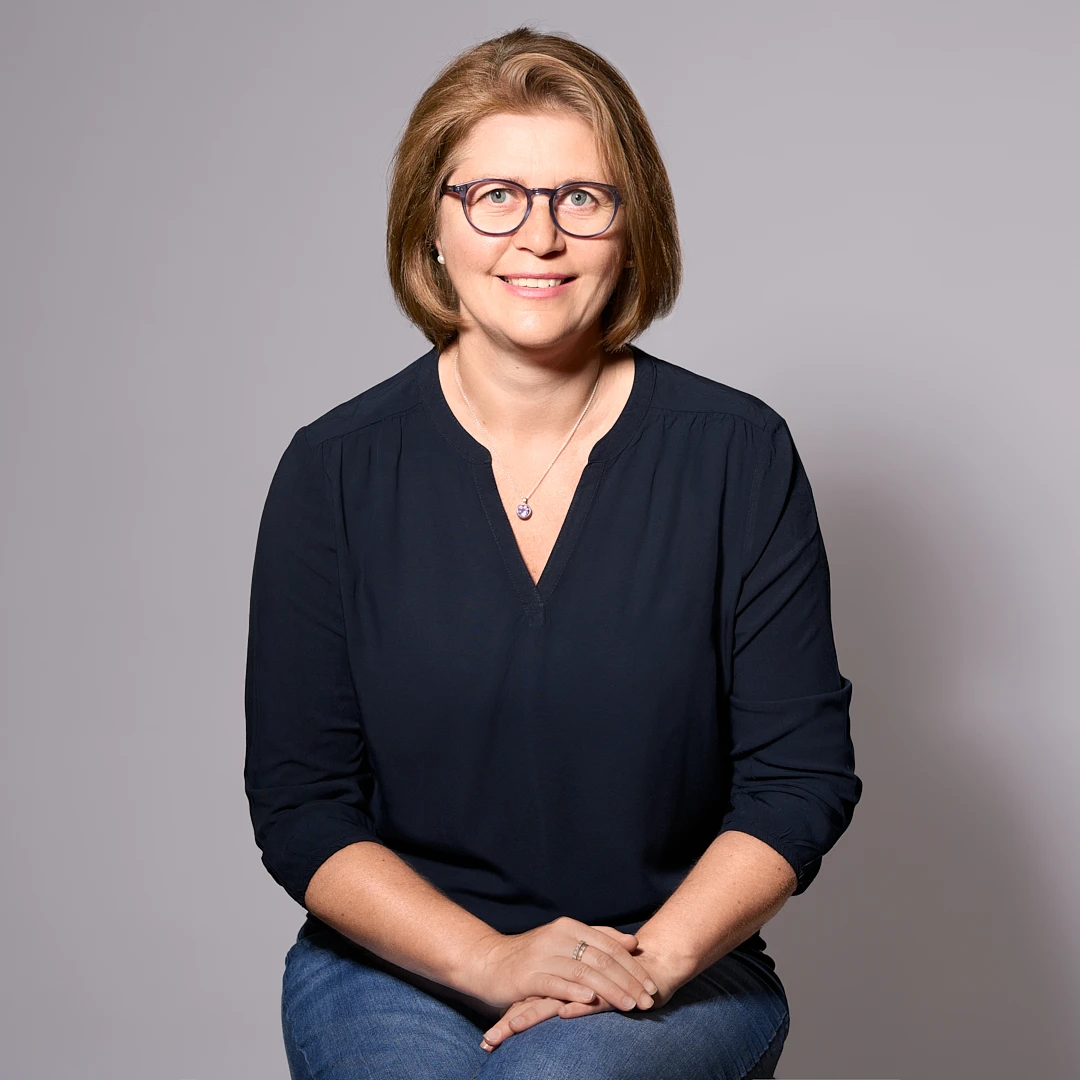 Porträt von Simone Hölscher, Praxisleitung und OP-Fachschwester der RKM 740 Wirbelsäulen- und Neurochirurgie